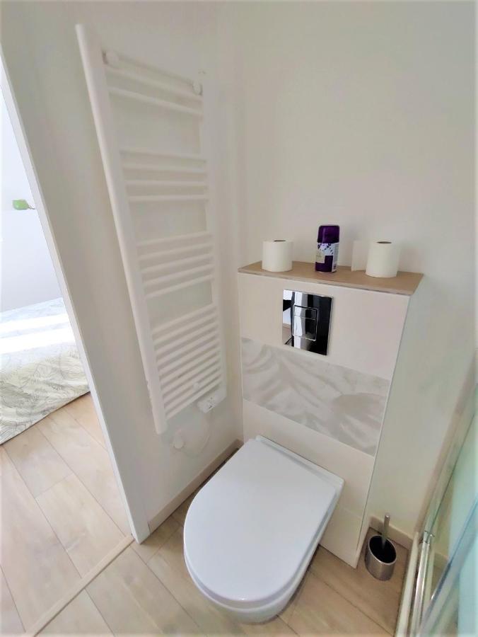Appartement T2 "Mesange" Hyper Centre D'Ernée Exteriör bild