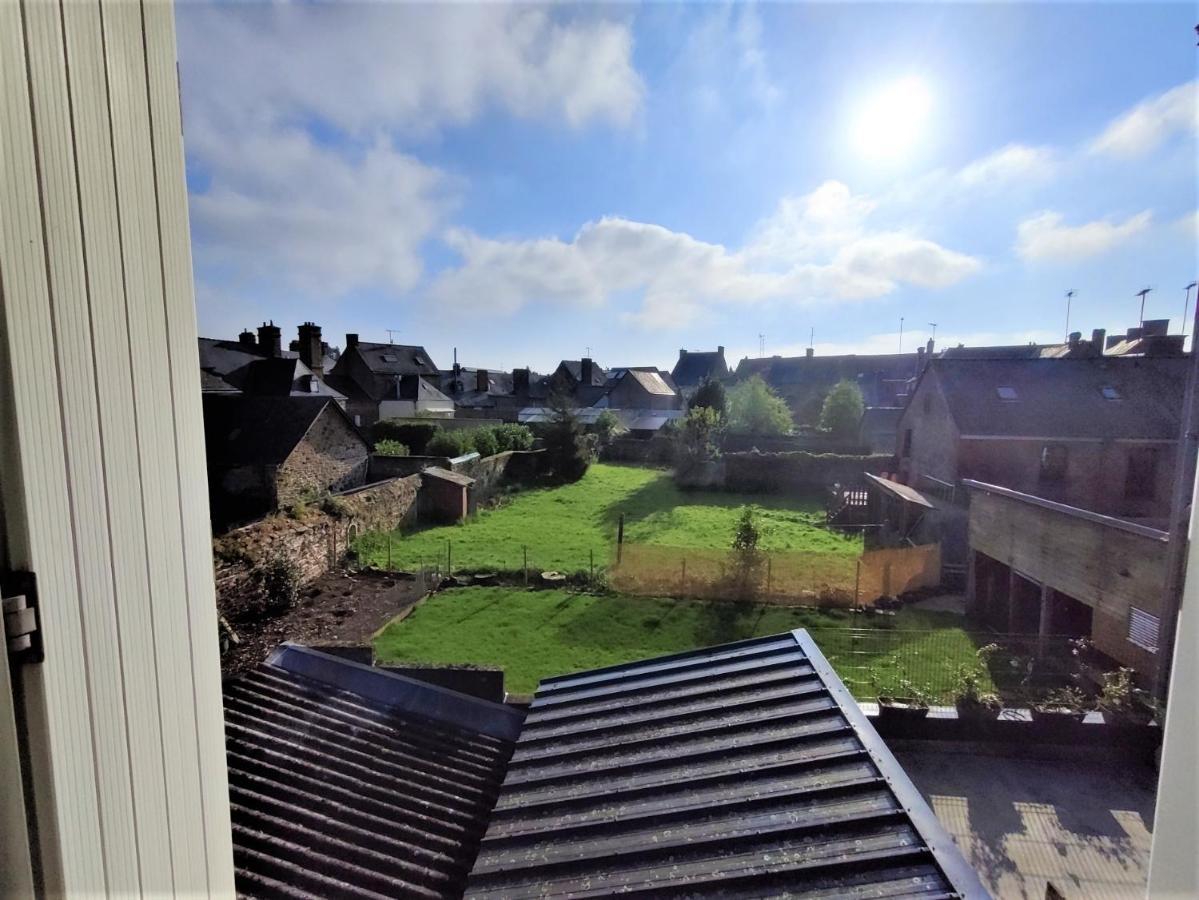 Appartement T2 "Mesange" Hyper Centre D'Ernée Exteriör bild